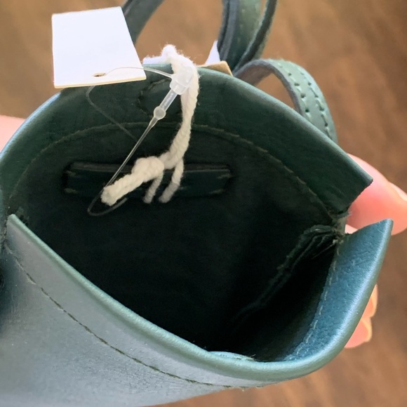 Madewell the smartphone crossbody bag in leather in green color - Picture 12 of 15